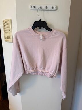 ALO Yoga Light Pink Cropped Crew Sweatshirt